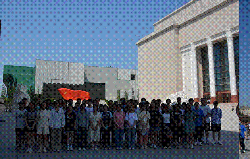 15,廣場上的人群描述已自動生成