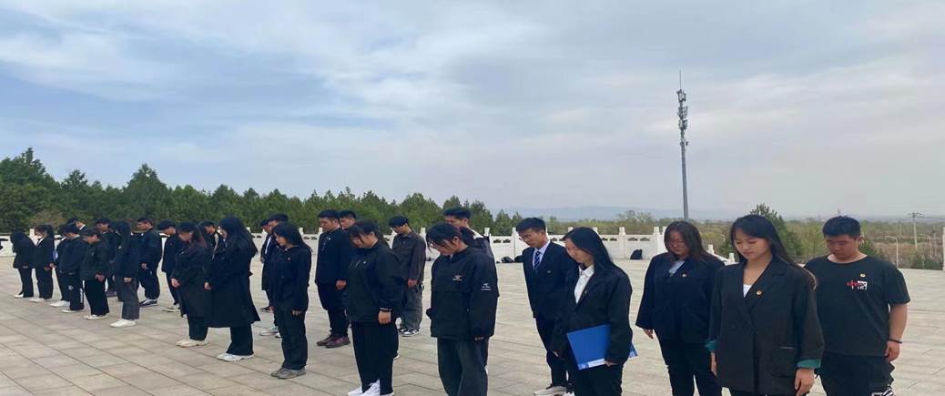 掃墓 (5) 掃墓 (5)